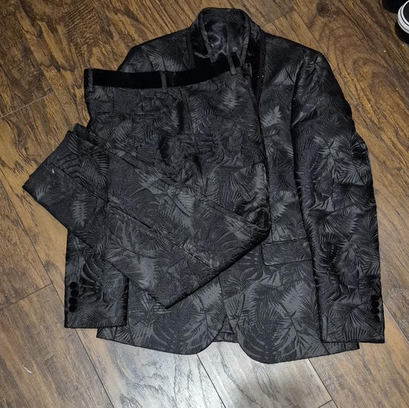 Biarelli Other - Sophisticated Black Patterned Men's Suit